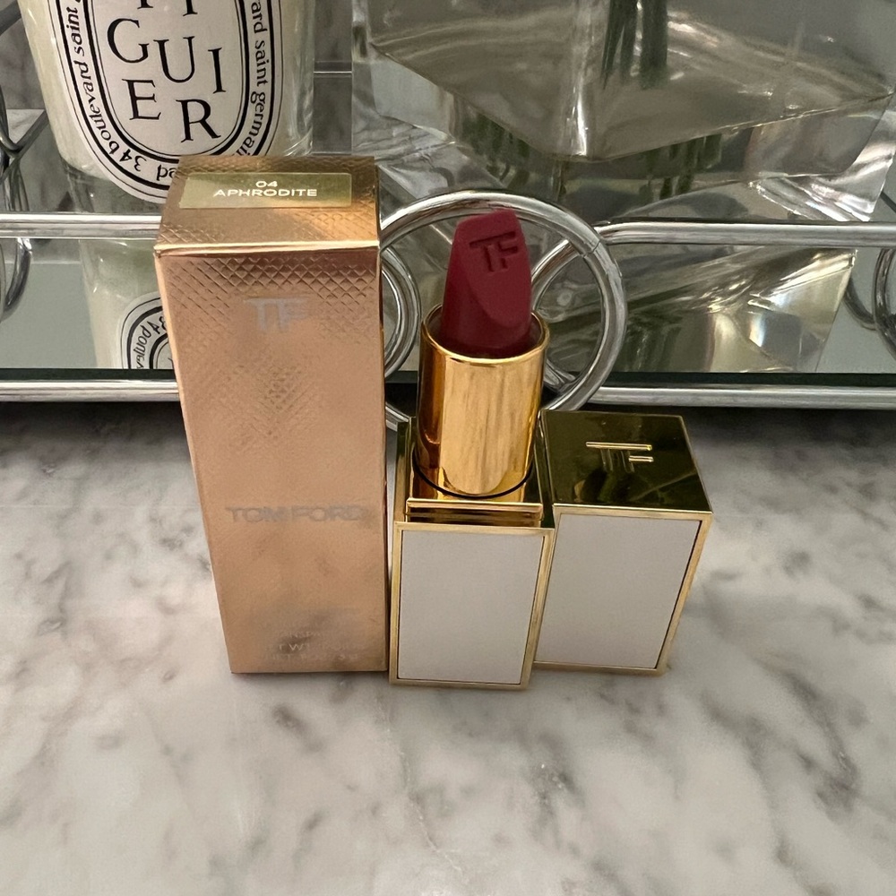 NIB Tom Ford Lipstick - shade 04 - Aphrodite
